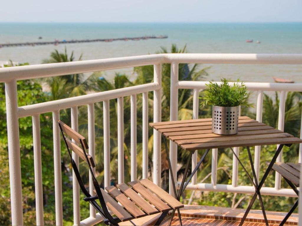 Nana Chat Bangsaen Hotel ศรีราชา ภายนอก รูปภาพ