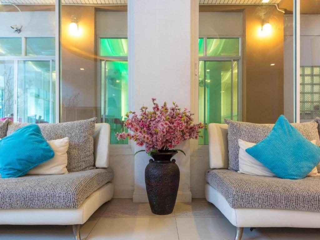 Nana Chat Bangsaen Hotel ศรีราชา ภายนอก รูปภาพ