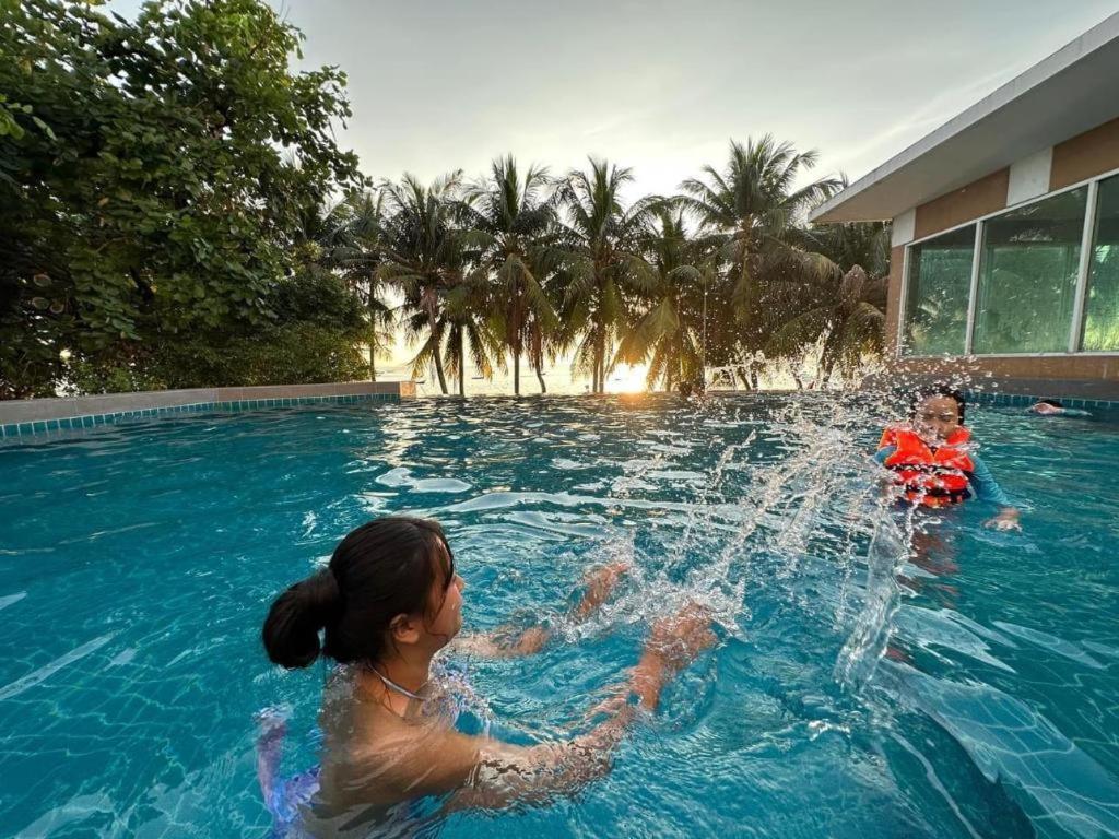 Nana Chat Bangsaen Hotel ศรีราชา ภายนอก รูปภาพ