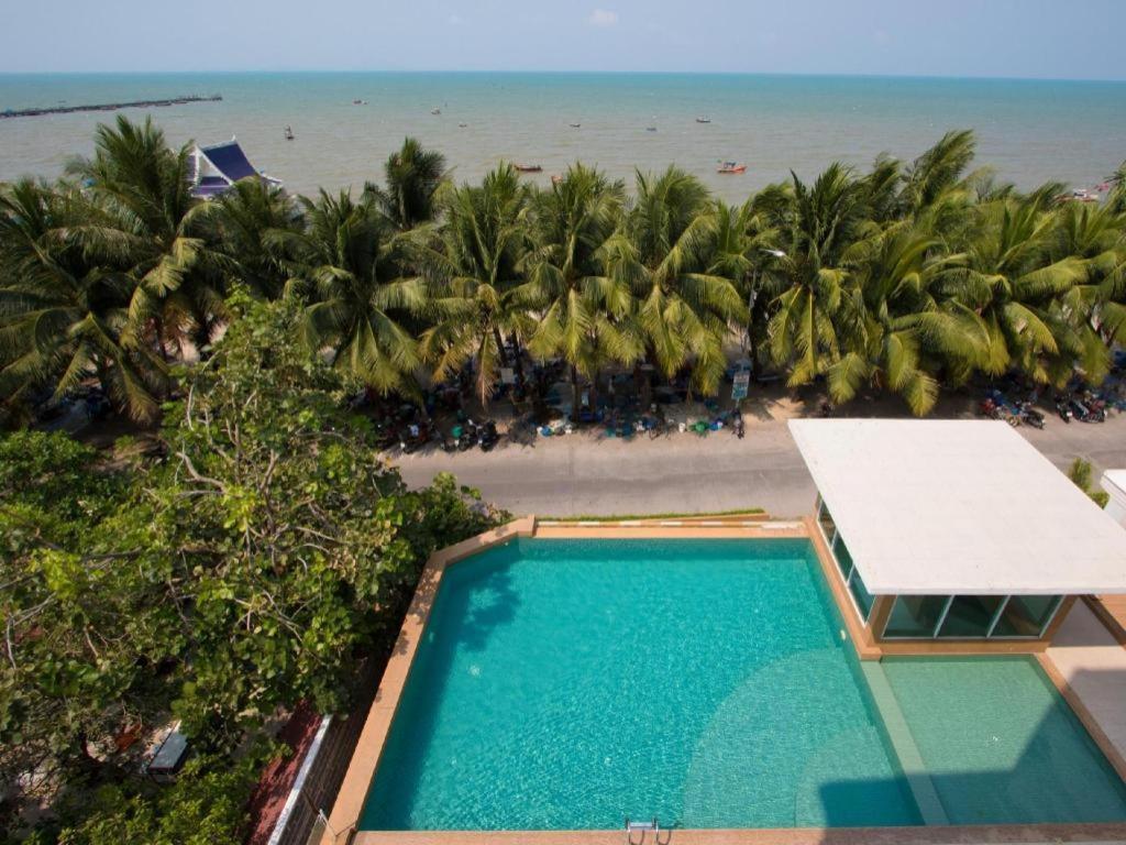 Nana Chat Bangsaen Hotel ศรีราชา ภายนอก รูปภาพ