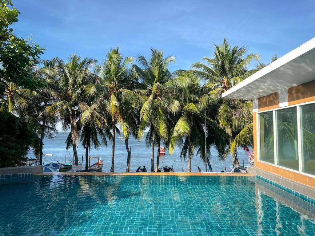Nana Chat Bangsaen Hotel ศรีราชา ภายนอก รูปภาพ