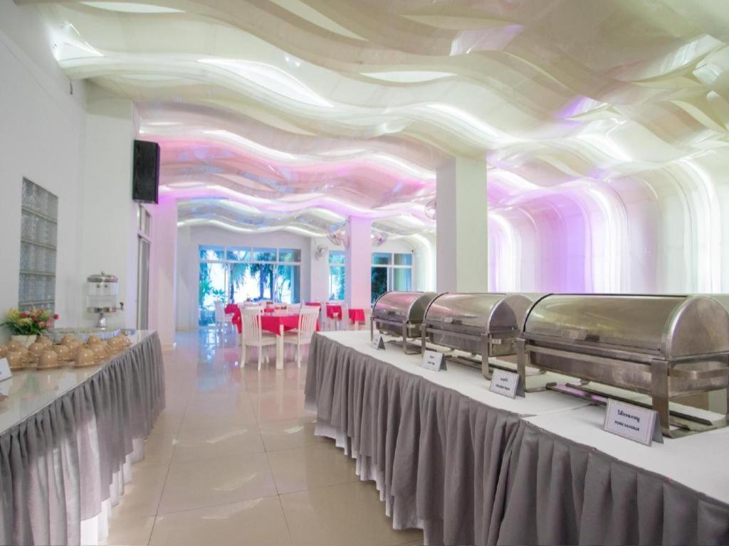 Nana Chat Bangsaen Hotel ศรีราชา ภายนอก รูปภาพ