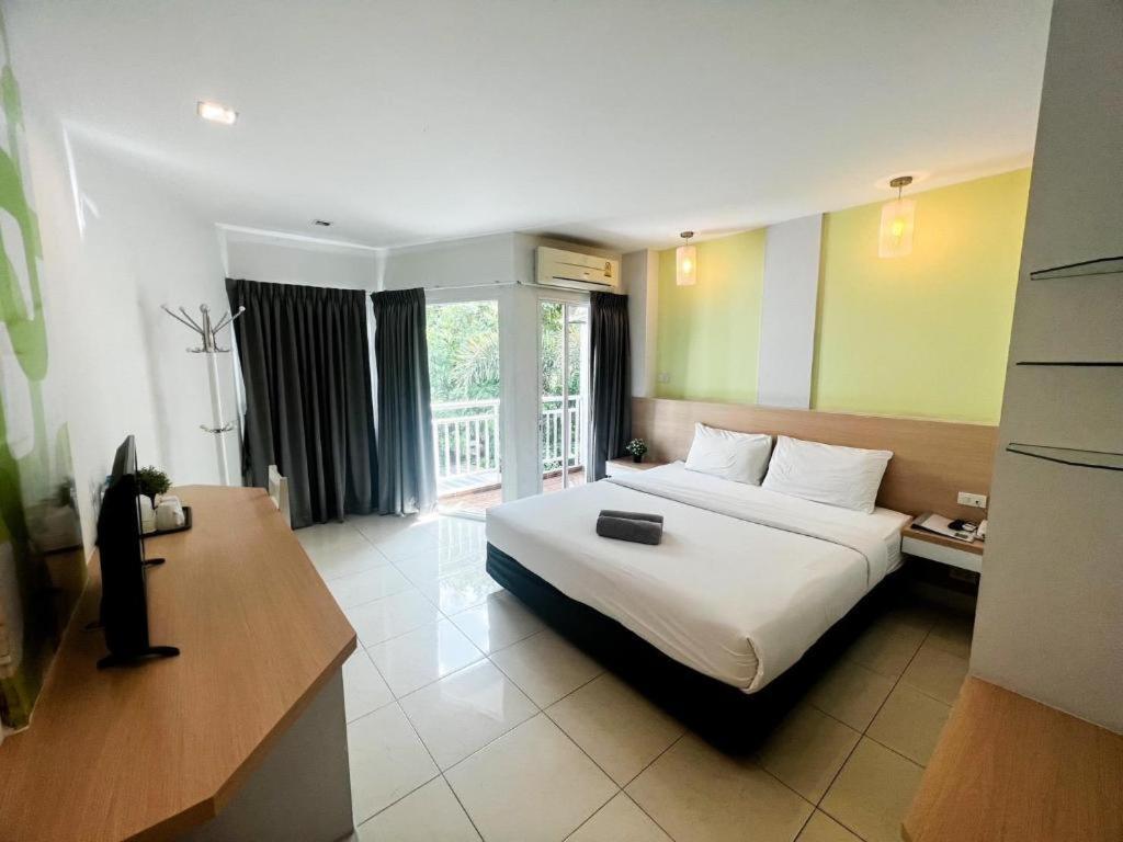 Nana Chat Bangsaen Hotel ศรีราชา ภายนอก รูปภาพ