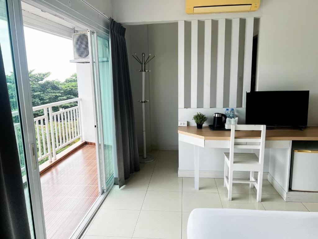 Nana Chat Bangsaen Hotel ศรีราชา ภายนอก รูปภาพ