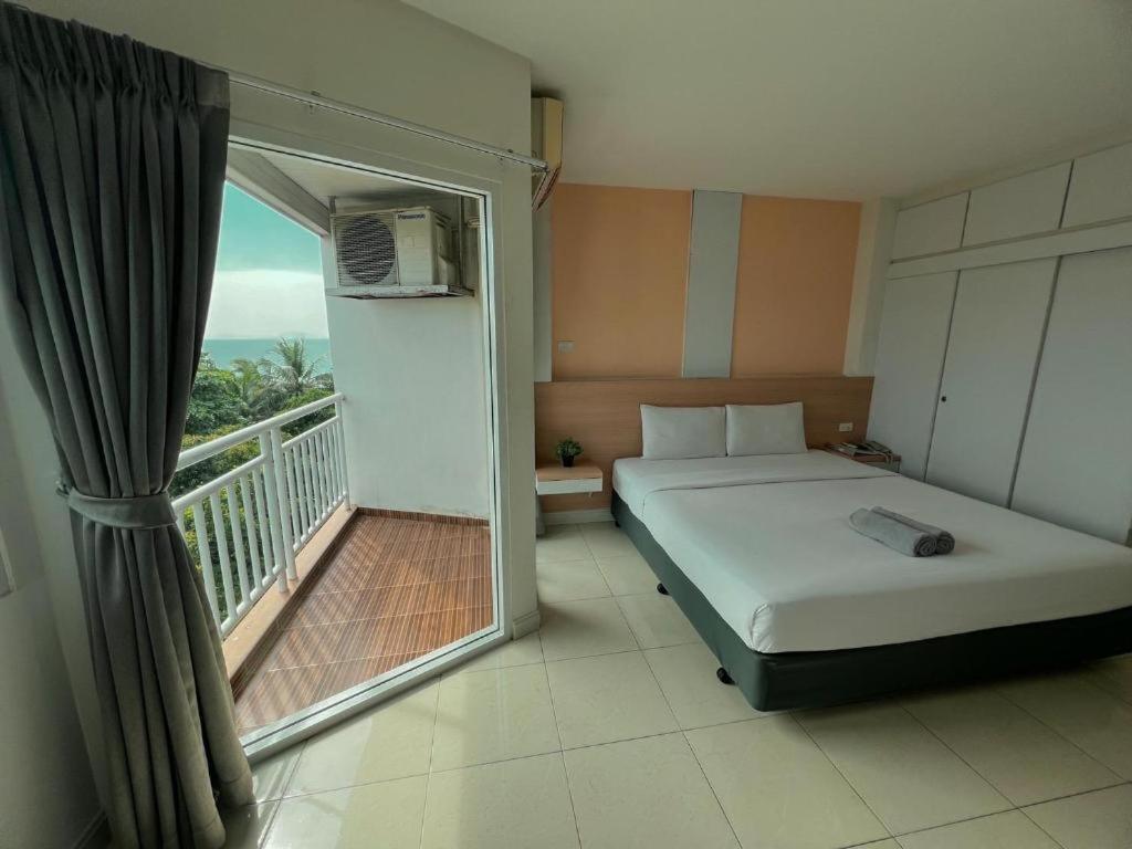 Nana Chat Bangsaen Hotel ศรีราชา ภายนอก รูปภาพ