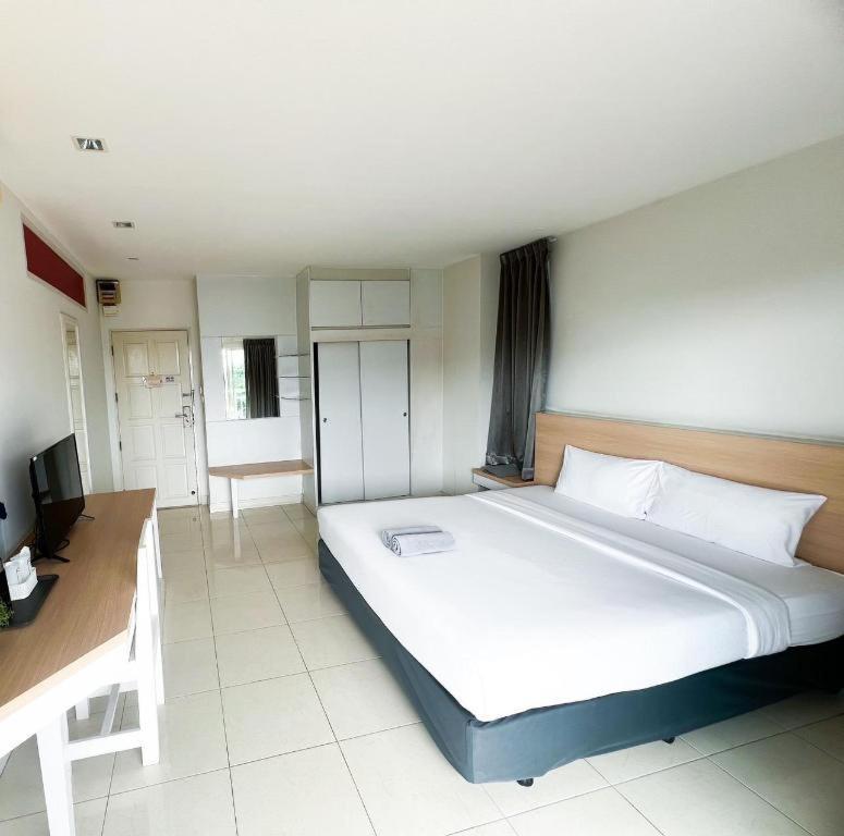 Nana Chat Bangsaen Hotel ศรีราชา ภายนอก รูปภาพ