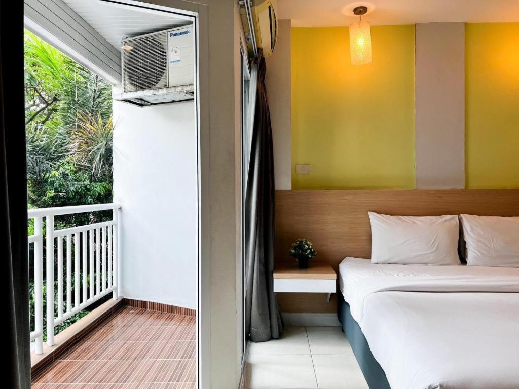 Nana Chat Bangsaen Hotel ศรีราชา ภายนอก รูปภาพ
