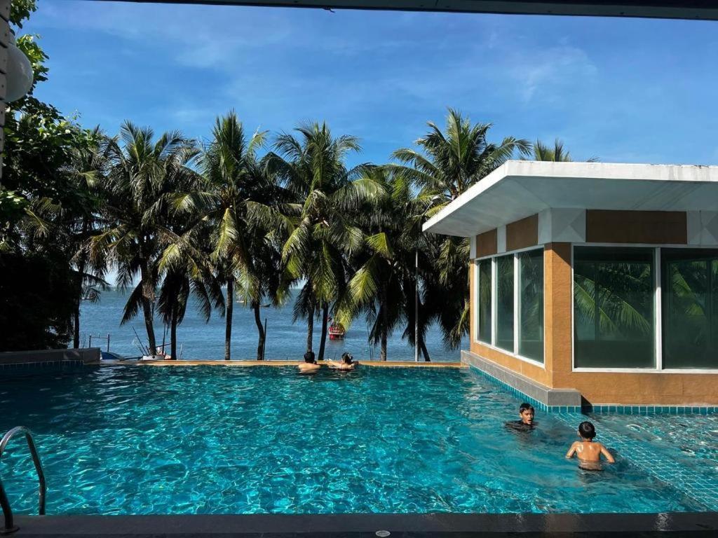 Nana Chat Bangsaen Hotel ศรีราชา ภายนอก รูปภาพ