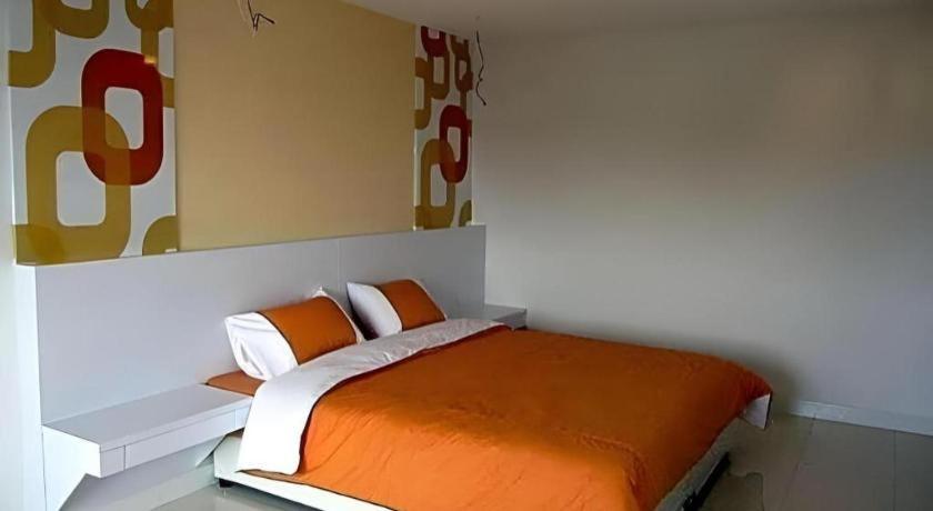 Nana Chat Bangsaen Hotel ศรีราชา ภายนอก รูปภาพ
