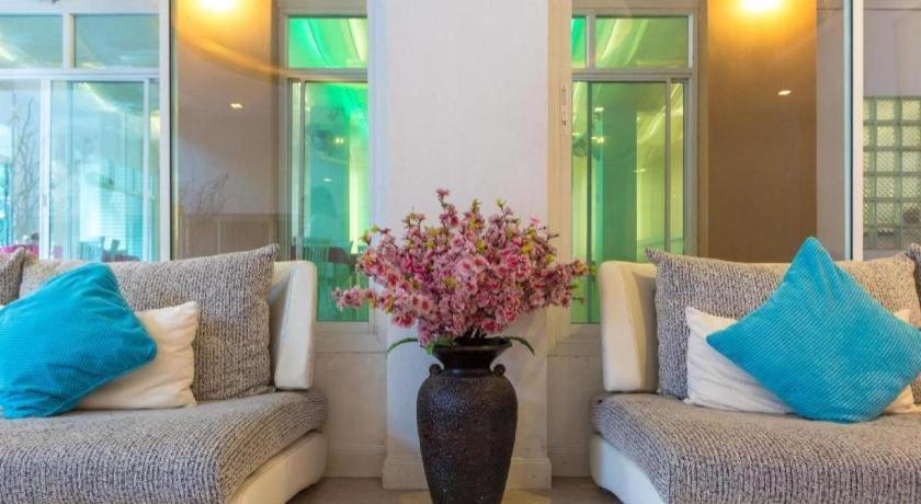 Nana Chat Bangsaen Hotel ศรีราชา ภายนอก รูปภาพ