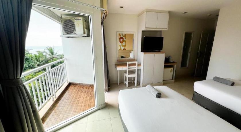 Nana Chat Bangsaen Hotel ศรีราชา ภายนอก รูปภาพ