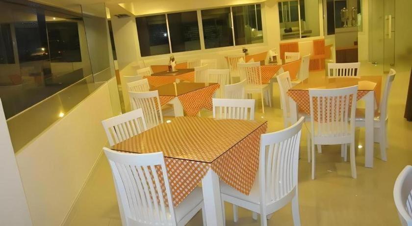 Nana Chat Bangsaen Hotel ศรีราชา ภายนอก รูปภาพ