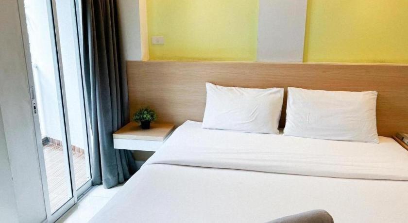 Nana Chat Bangsaen Hotel ศรีราชา ภายนอก รูปภาพ